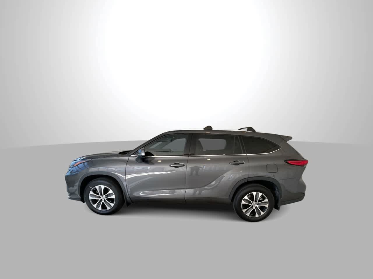 Used 2022 Toyota Highlander XLE AWD/4WD image 5
