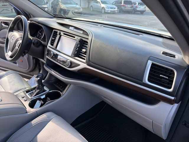 Used 2015 Toyota Highlander Limited Platinum AWD/4WD image 22
