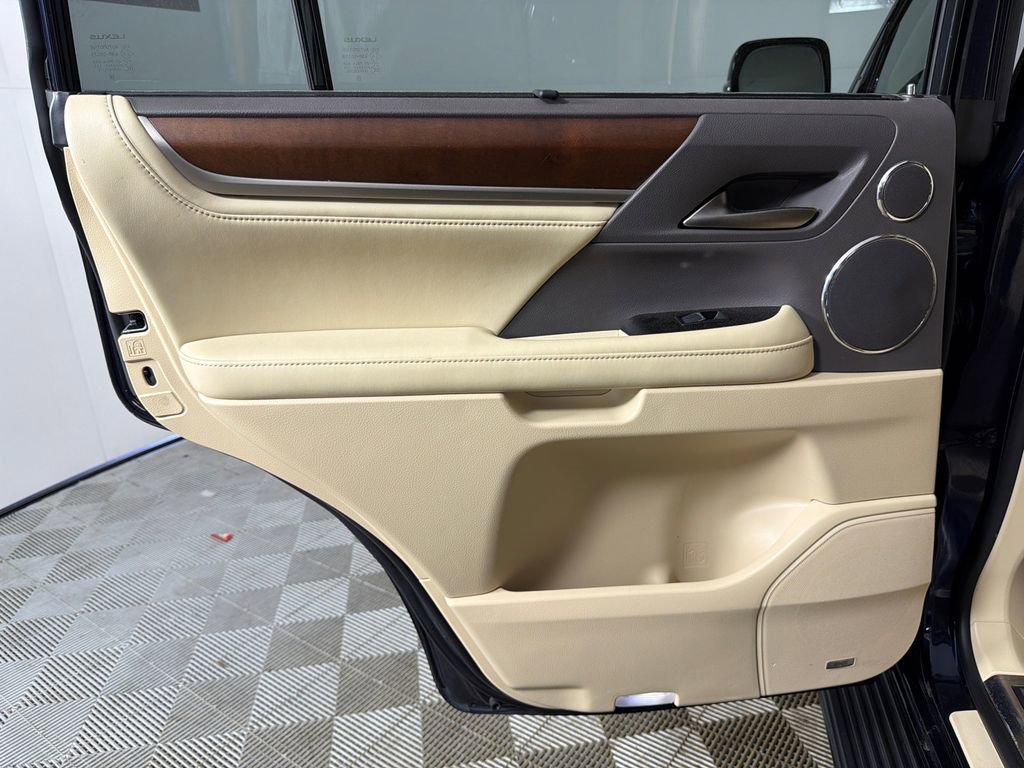 Used 2019 Lexus LX 570 4WD w/ Luxury Package image 25
