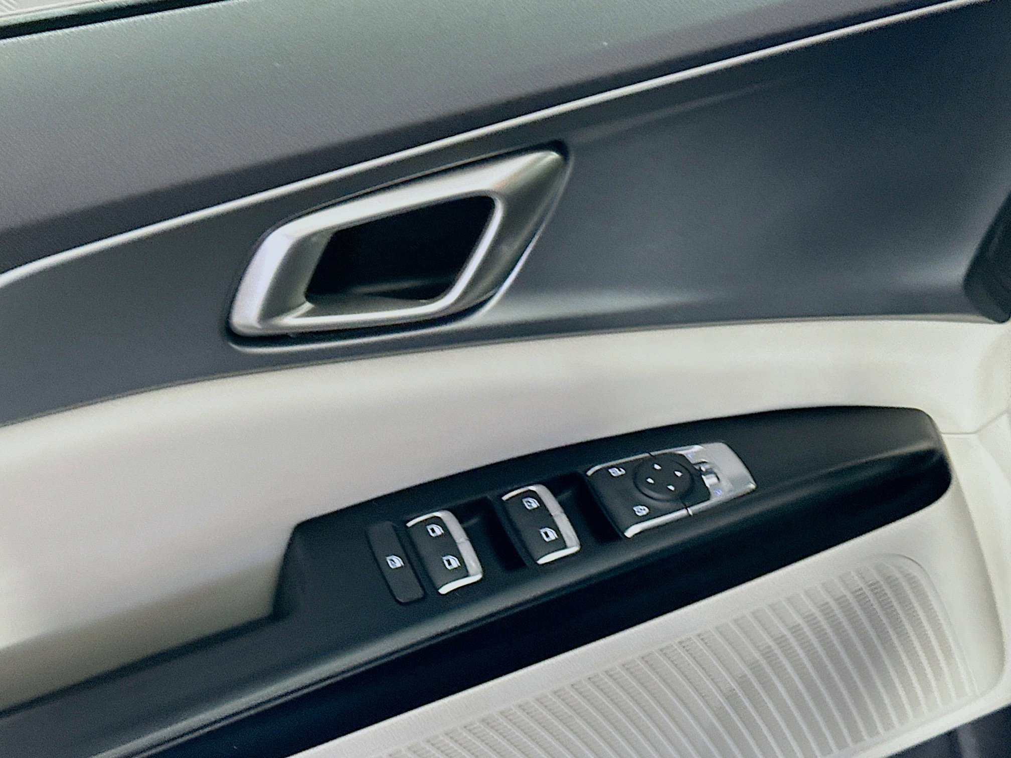 Used 2024 Kia Carnival LX image 15