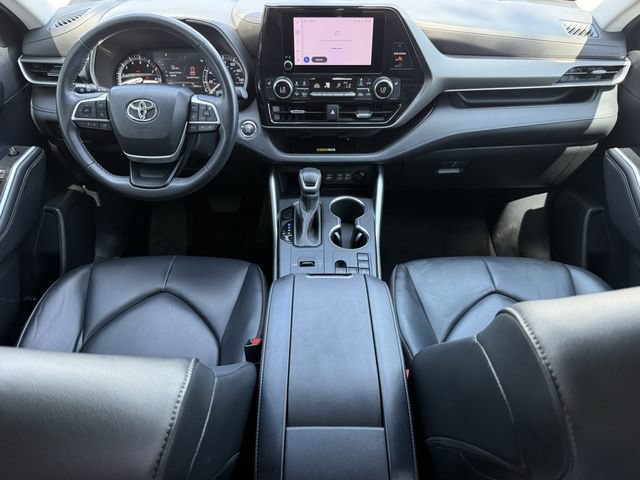 Used 2023 Toyota Highlander XLE FWD image 12