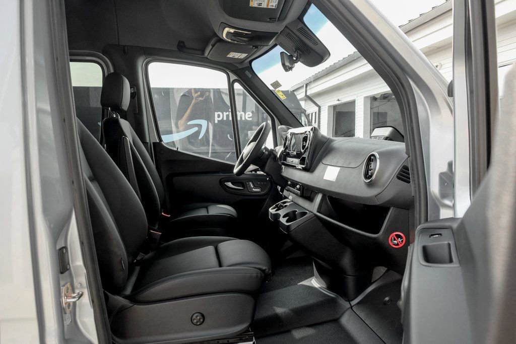 Used 2025 Mercedes-Benz Sprinter 2500 image 22