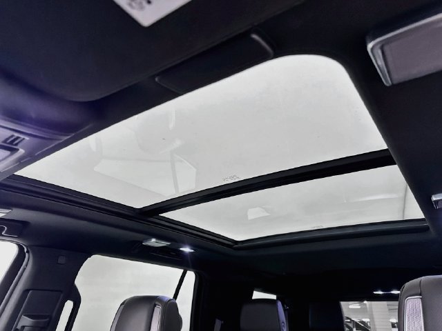 Used 2023 Cadillac Escalade Premium Luxury w/ Performance Package AWD/4WD image 22