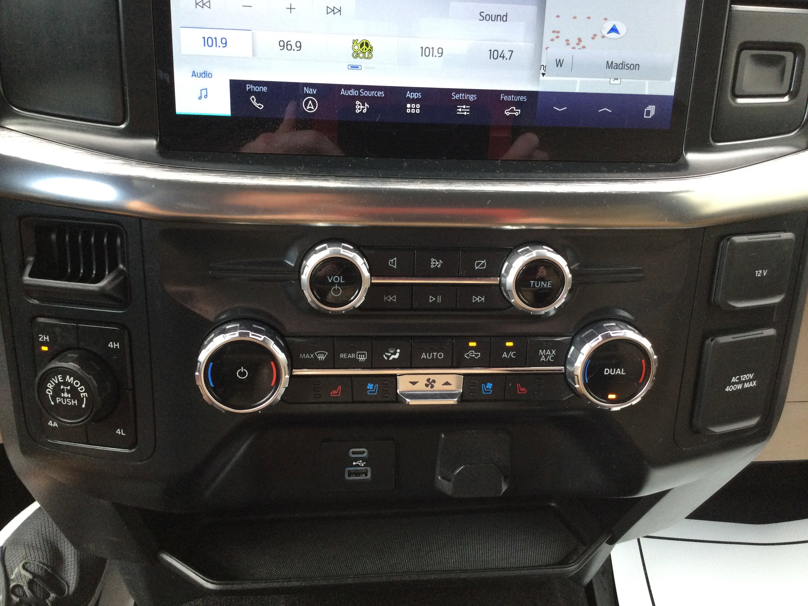 Used 2022 Ford F150 Lariat AWD/4WD image 16