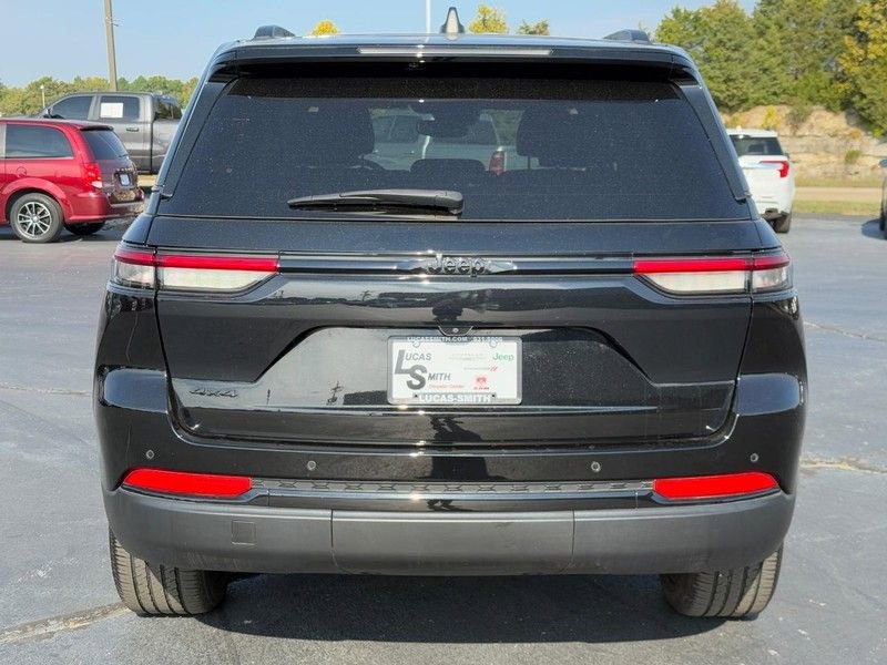 Used 2022 Jeep Grand Cherokee Altitude image 5