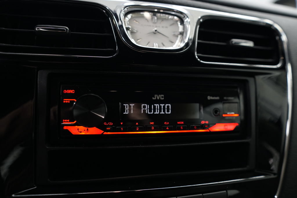 Used 2012 Chrysler 200 Limited FWD image 29