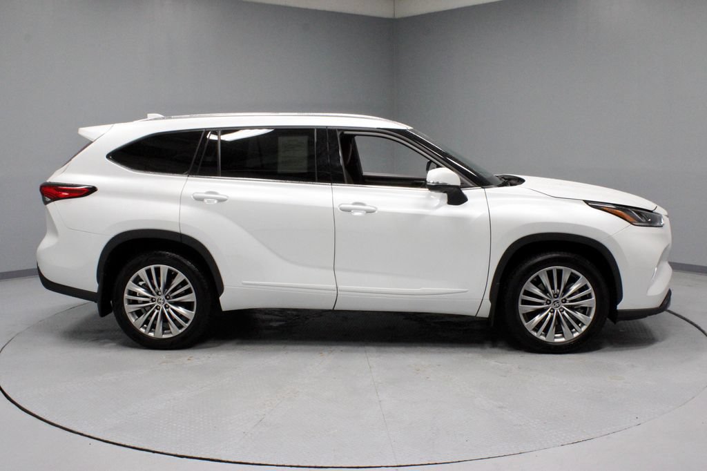 Used 2022 Toyota Highlander Platinum AWD/4WD image 10