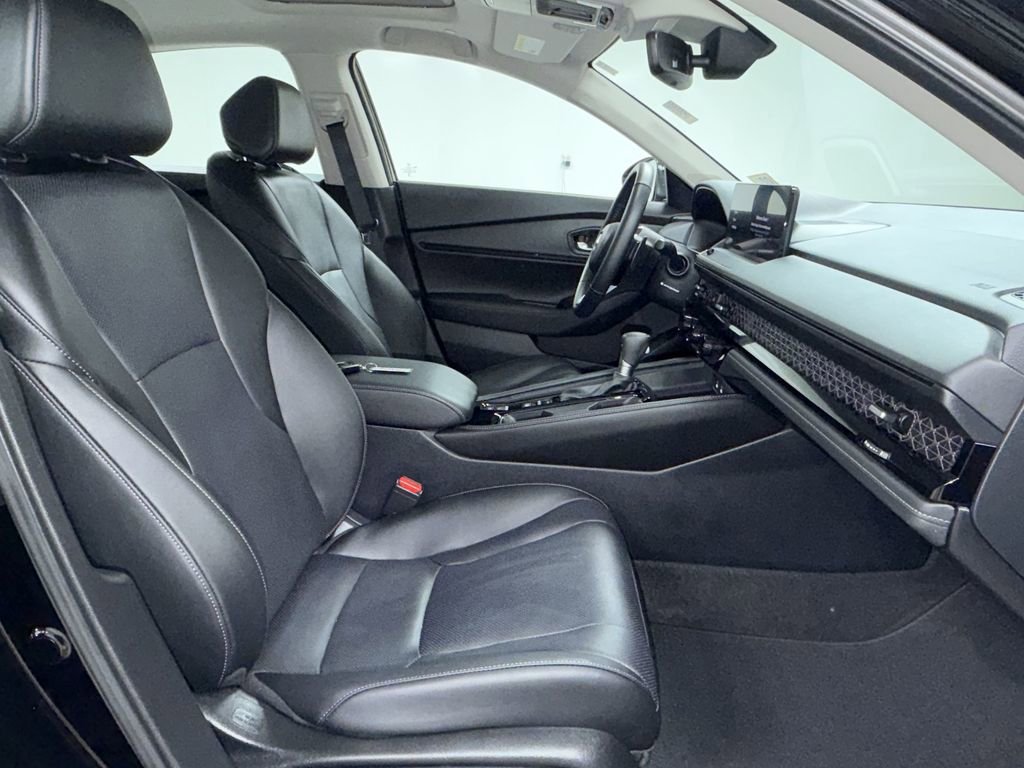 Used 2024 Honda Accord Touring image 11