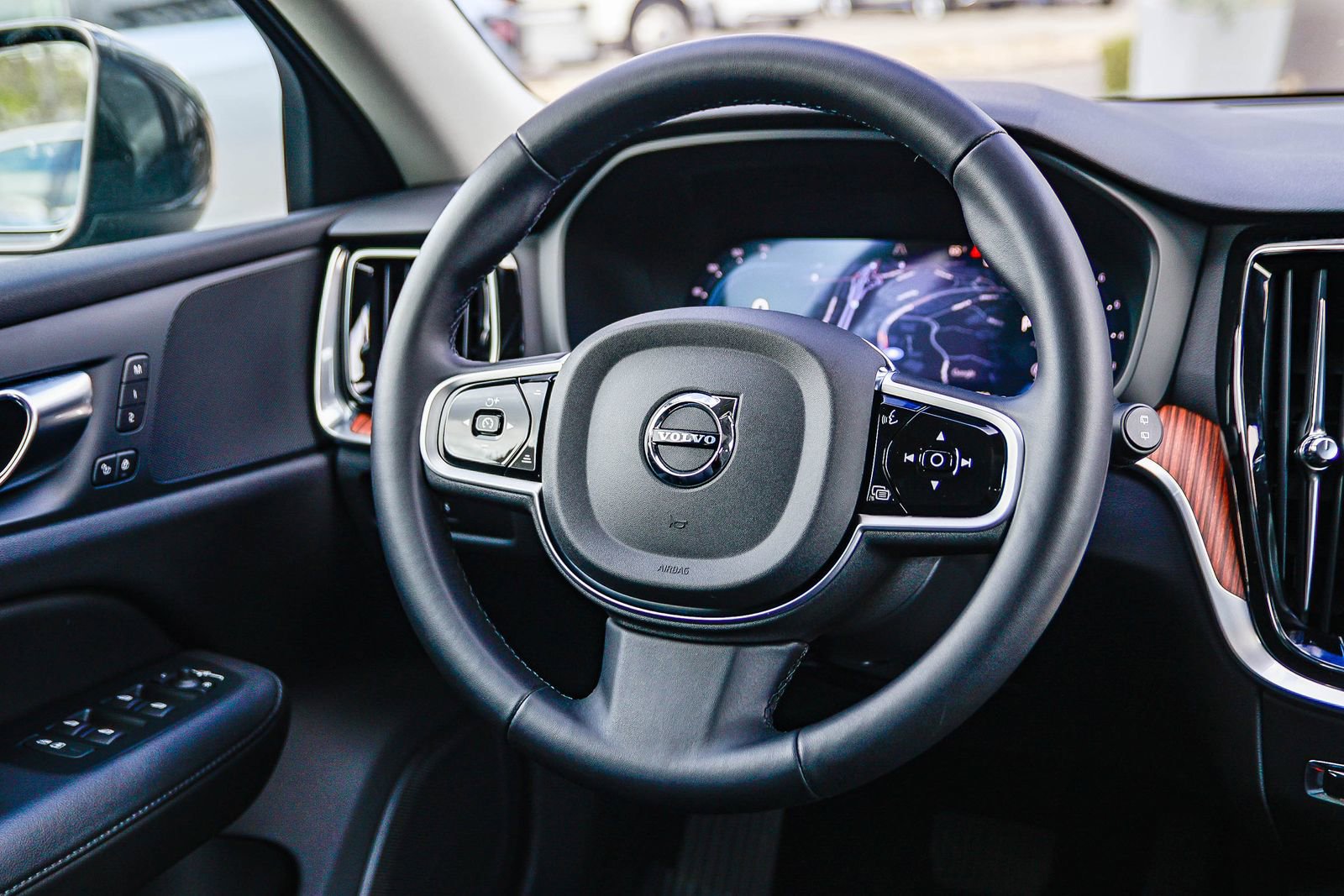 Used 2025 Volvo V60 B5 Cross Country Plus image 46