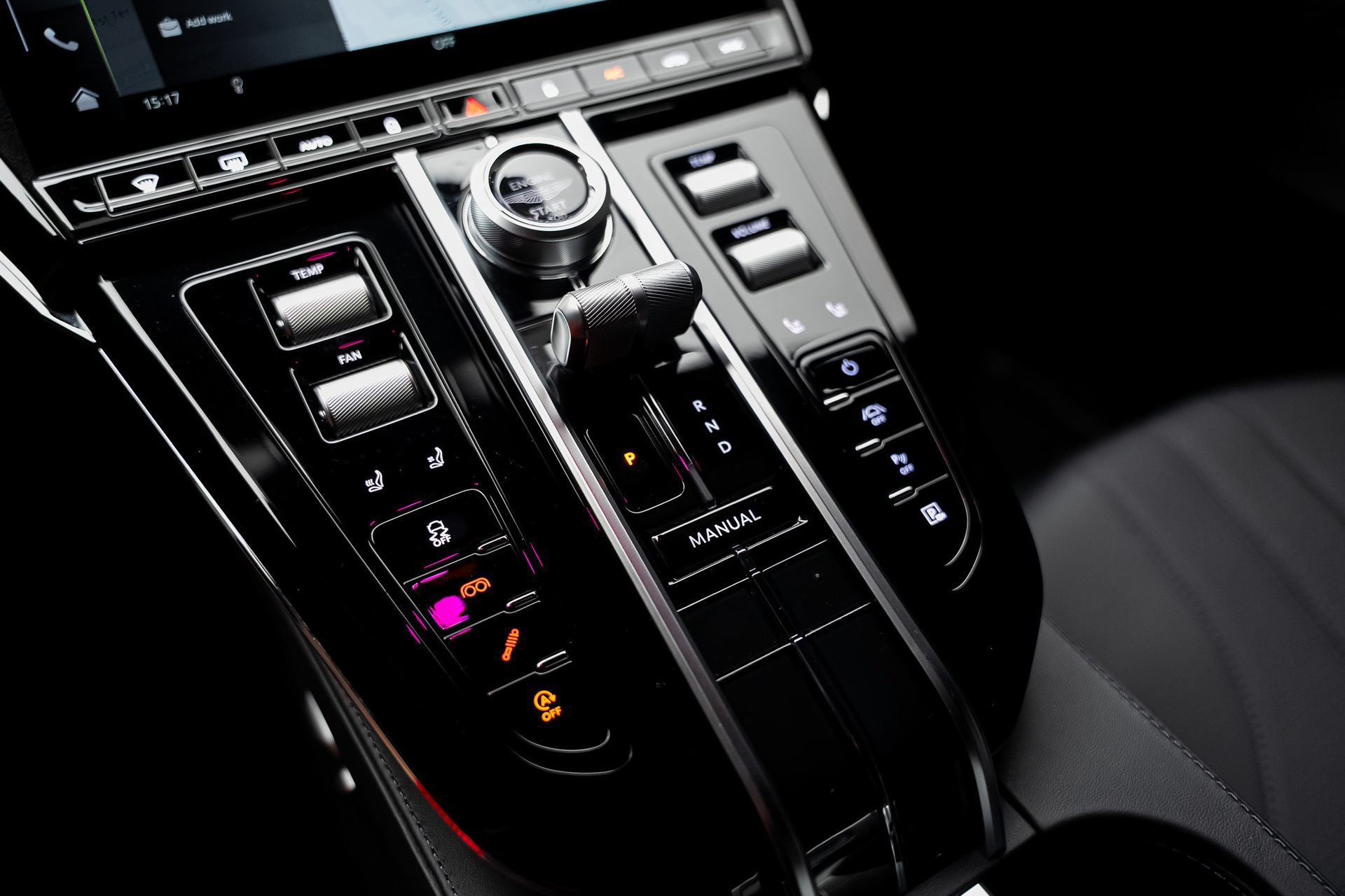 Used 2025 Aston Martin V8 Vantage Coupe RWD image 50