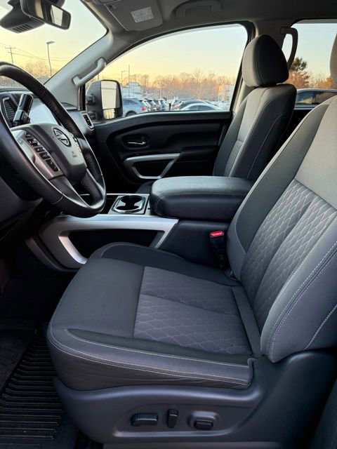 Used 2023 Nissan Titan SV w/ SV Convenience Package image 15