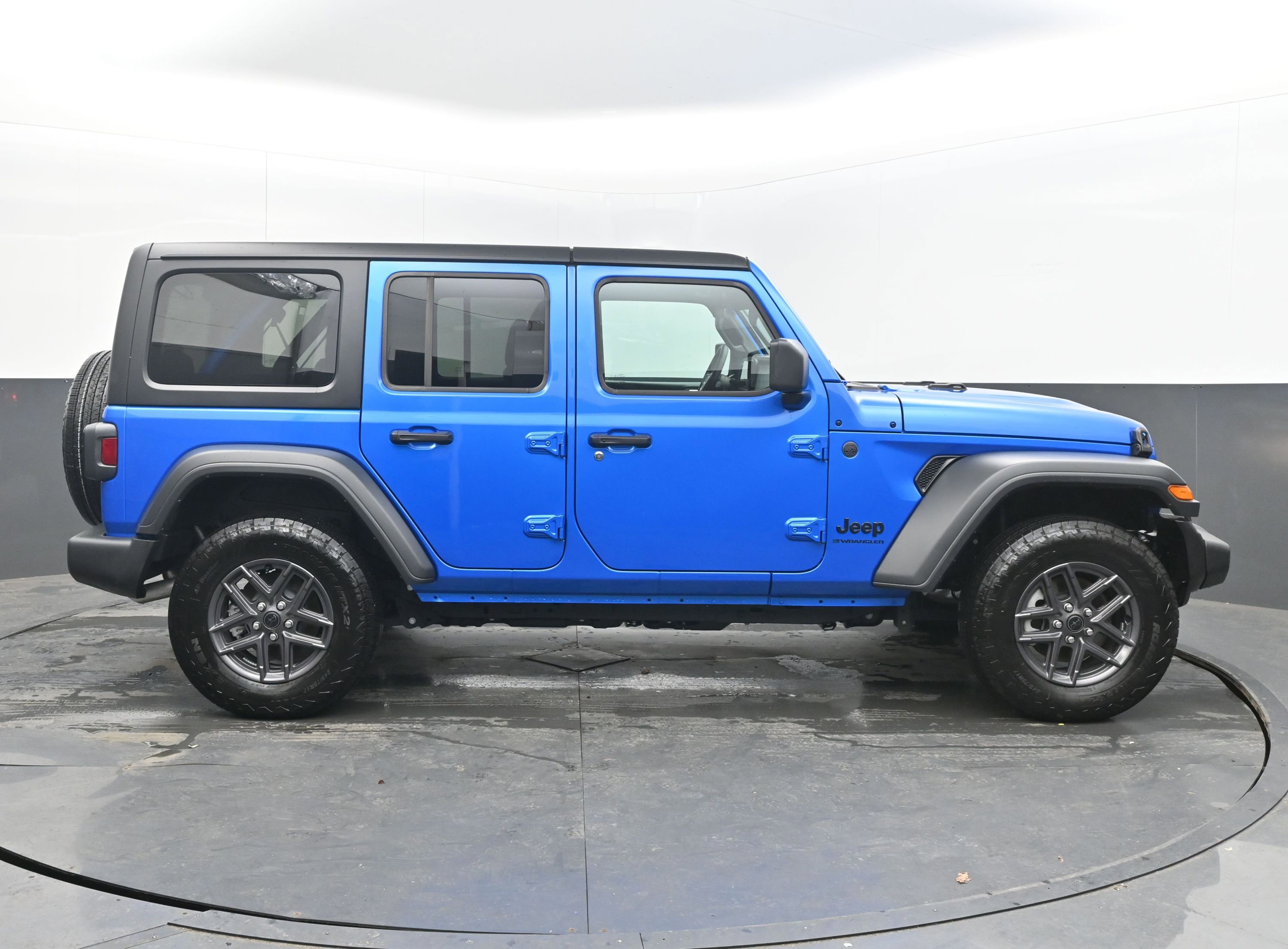 Used 2025 Jeep Wrangler Sport S image 10