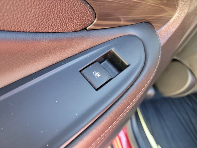 Used 2019 Buick Envision Essence FWD image 15