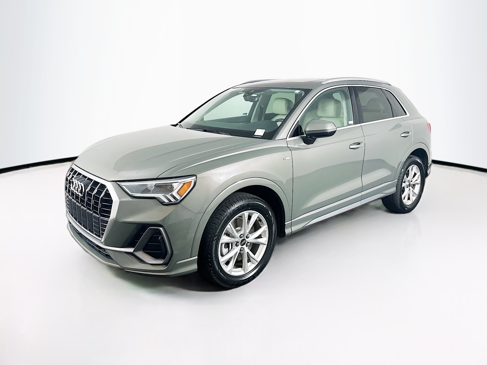 Used 2025 Audi Q3 2.0T Premium AWD/4WD image 3