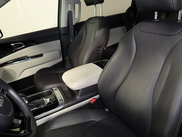 Used 2024 Kia Carnival SX image 27