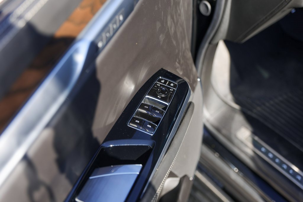 Certified 2025 Cadillac Escalade Sport Platinum w/ LPO, ONYX Package image 22