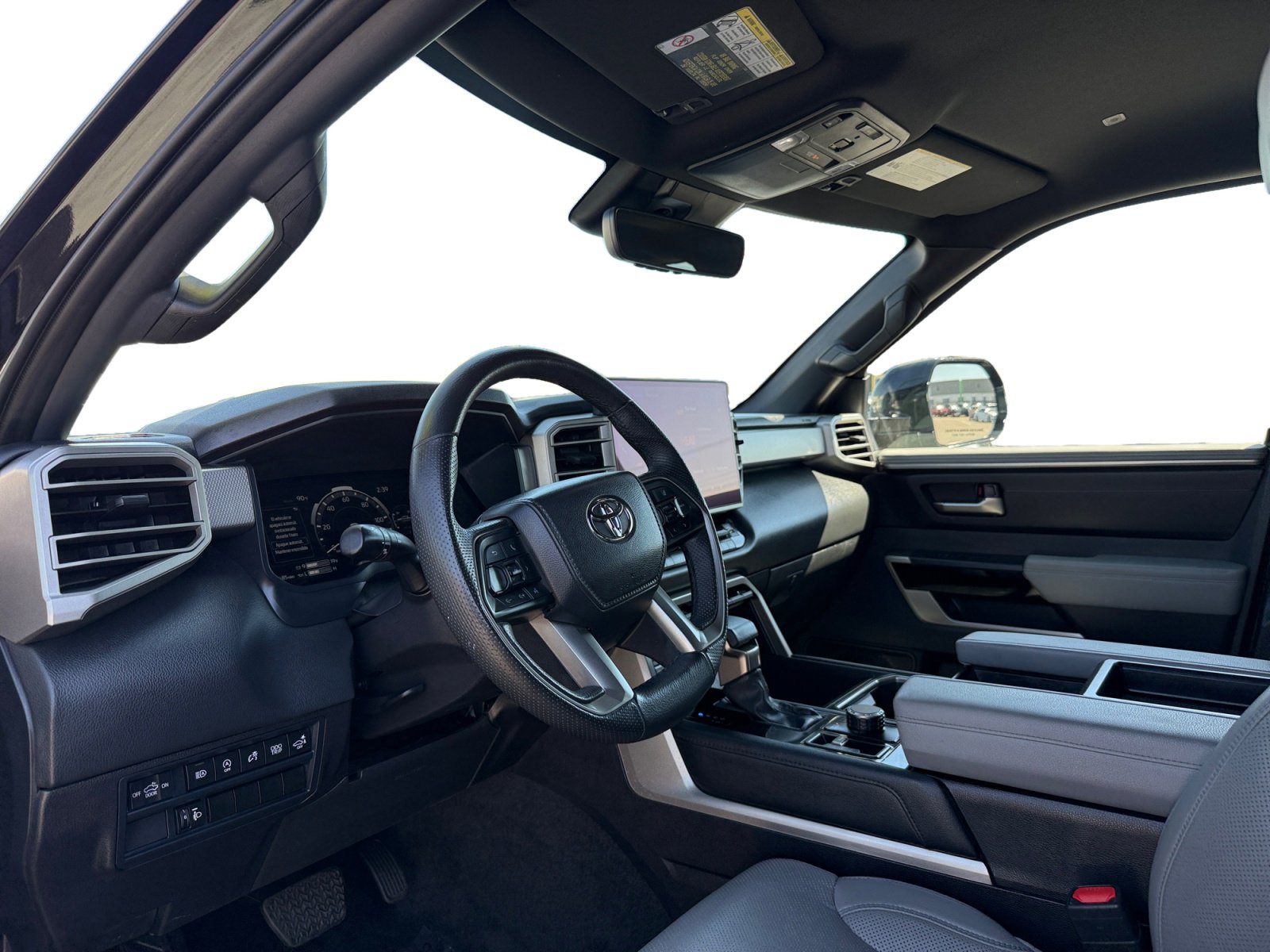 Used 2025 Toyota Tundra Limited AWD/4WD image 9