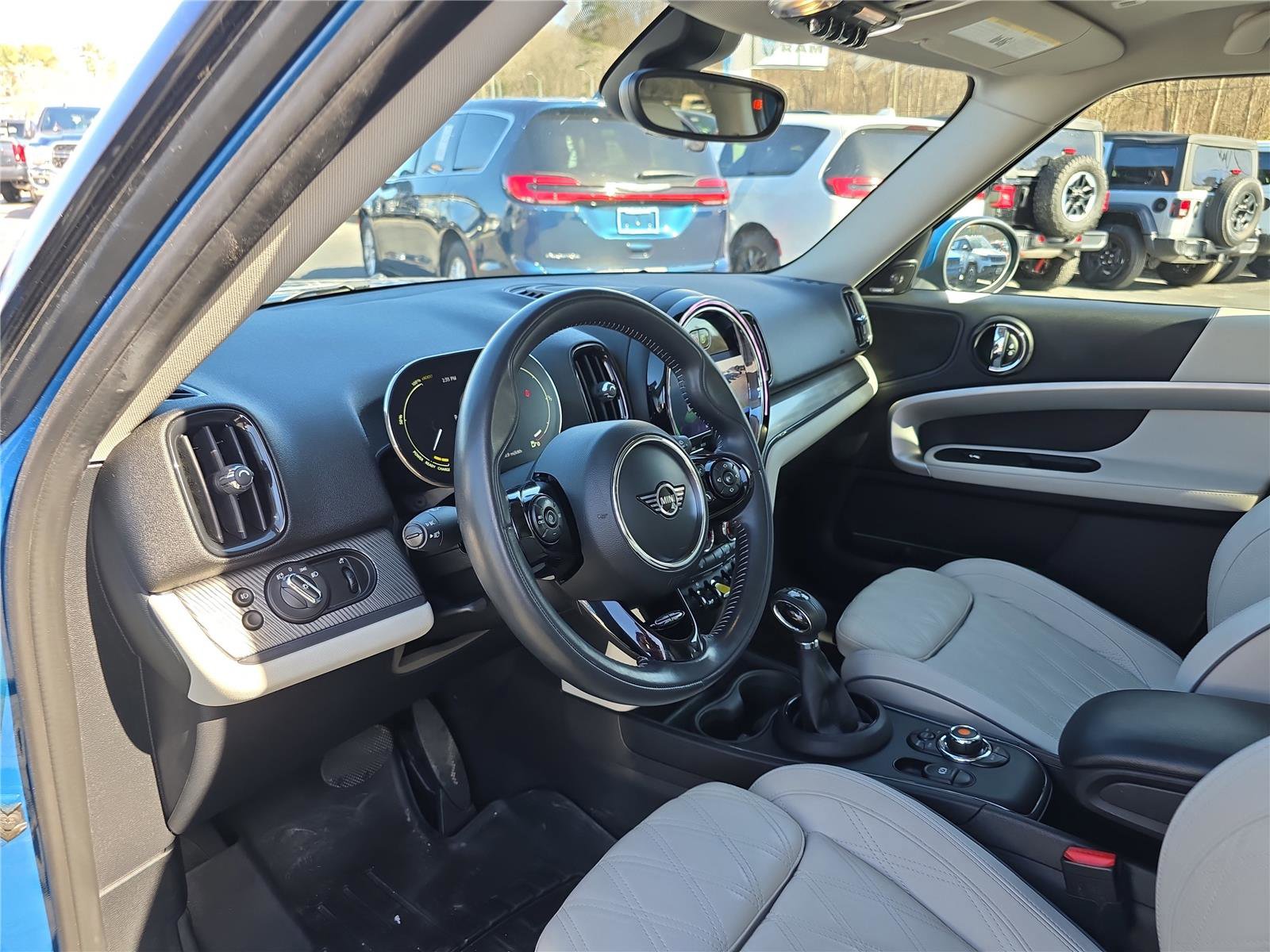 Used 2021 MINI Cooper Countryman SE w/ Premium Package image 23