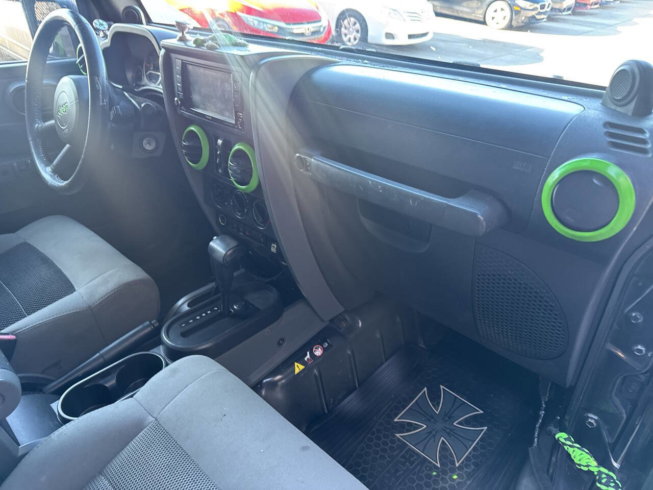 Used 2009 Jeep Wrangler Unlimited Rubicon w/ Dual Top Group image 16