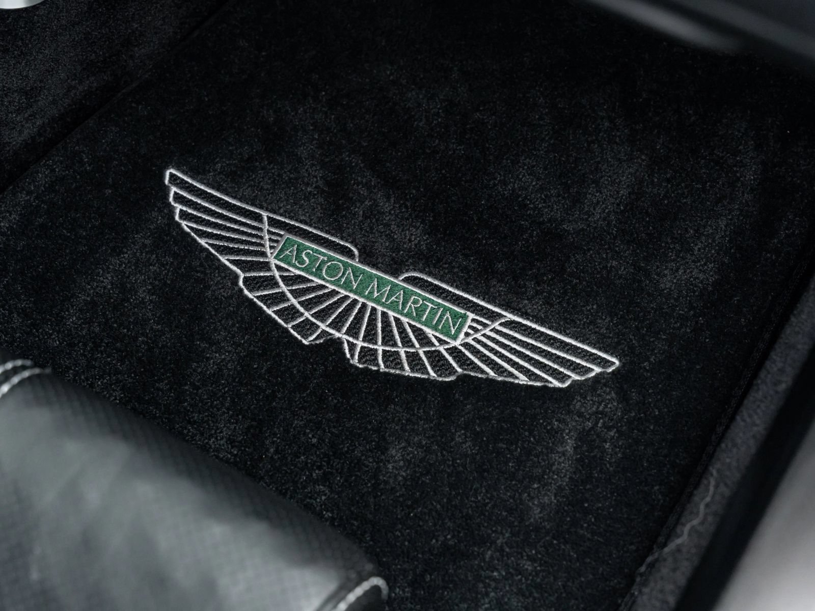 Used 2011 Aston Martin V8 Vantage Coupe RWD image 21