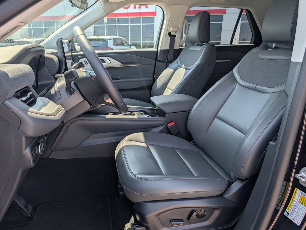 Used 2026 Ford Explorer Active w/ Active Comfort Package RWD image 11