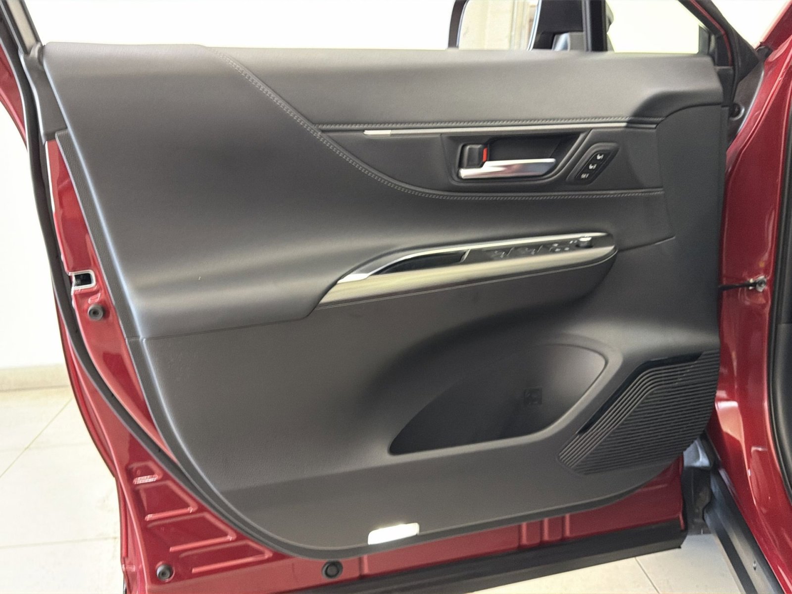 Used 2023 Toyota Venza Nightshade AWD/4WD image 36