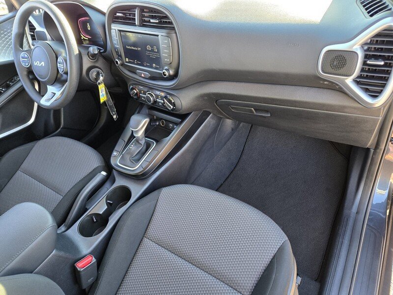 Used 2024 Kia Soul LX w/ Option Group 015 FWD image 17