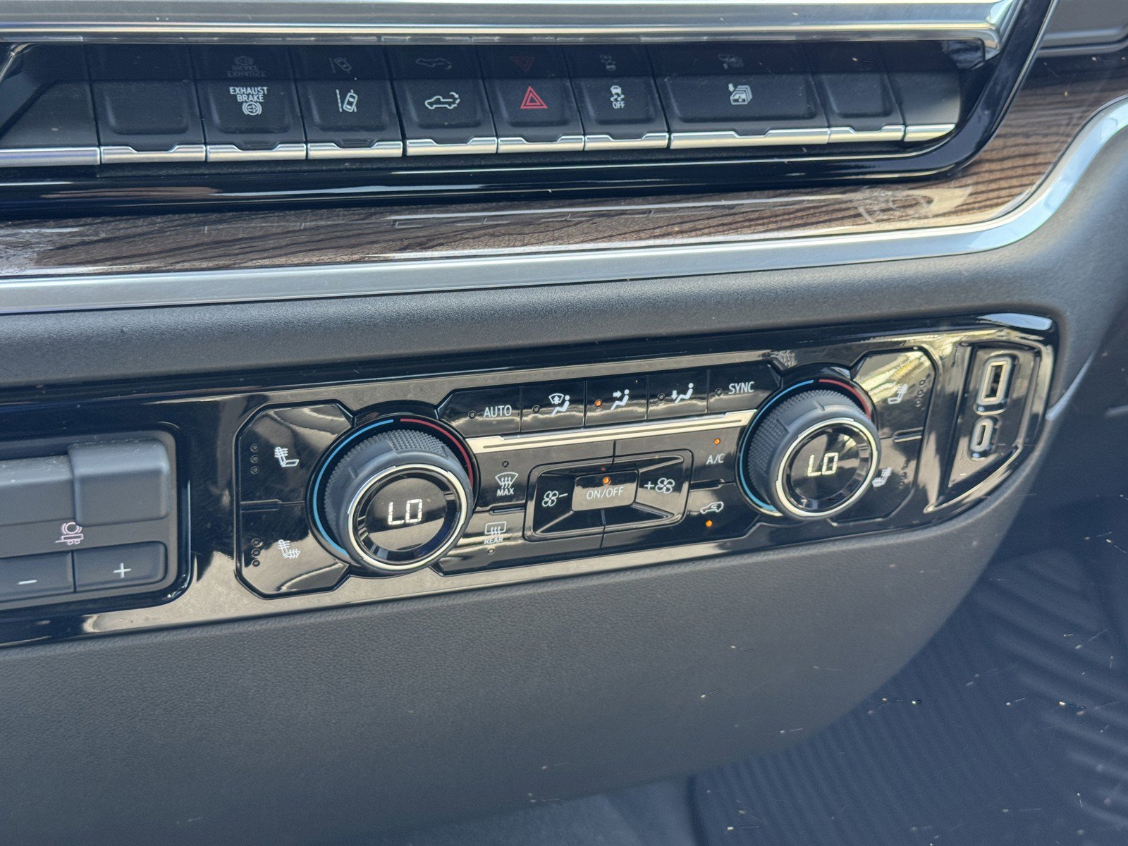 Used 2025 Chevrolet Silverado 2500 LT w/ Convenience Package image 19