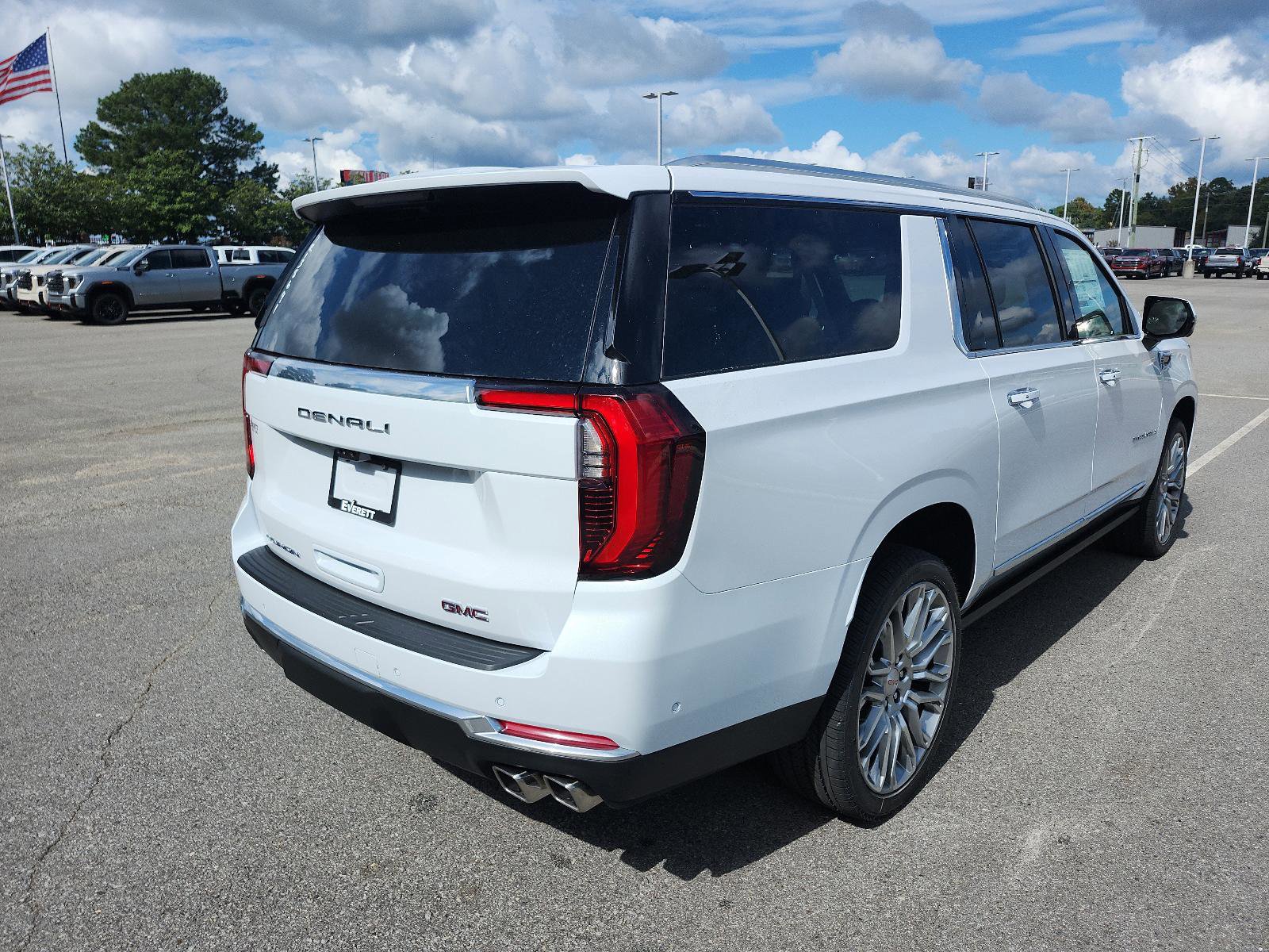 New 2026 GMC Yukon XL Denali w/ Denali Reserve Package image 3