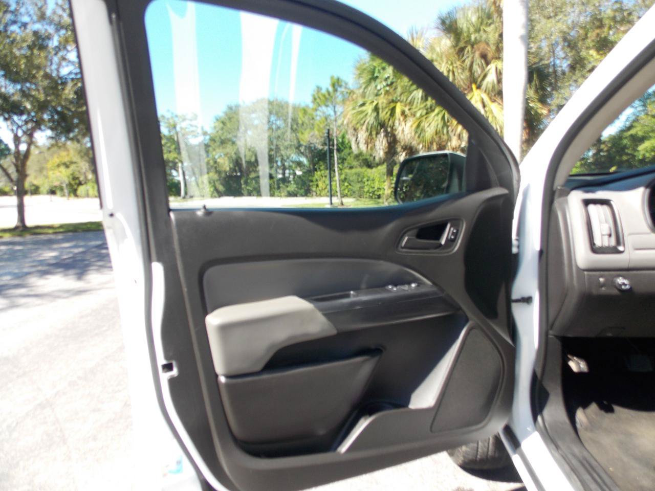 Used 2015 Chevrolet Colorado W/T w/ WT Convenience Package RWD image 24