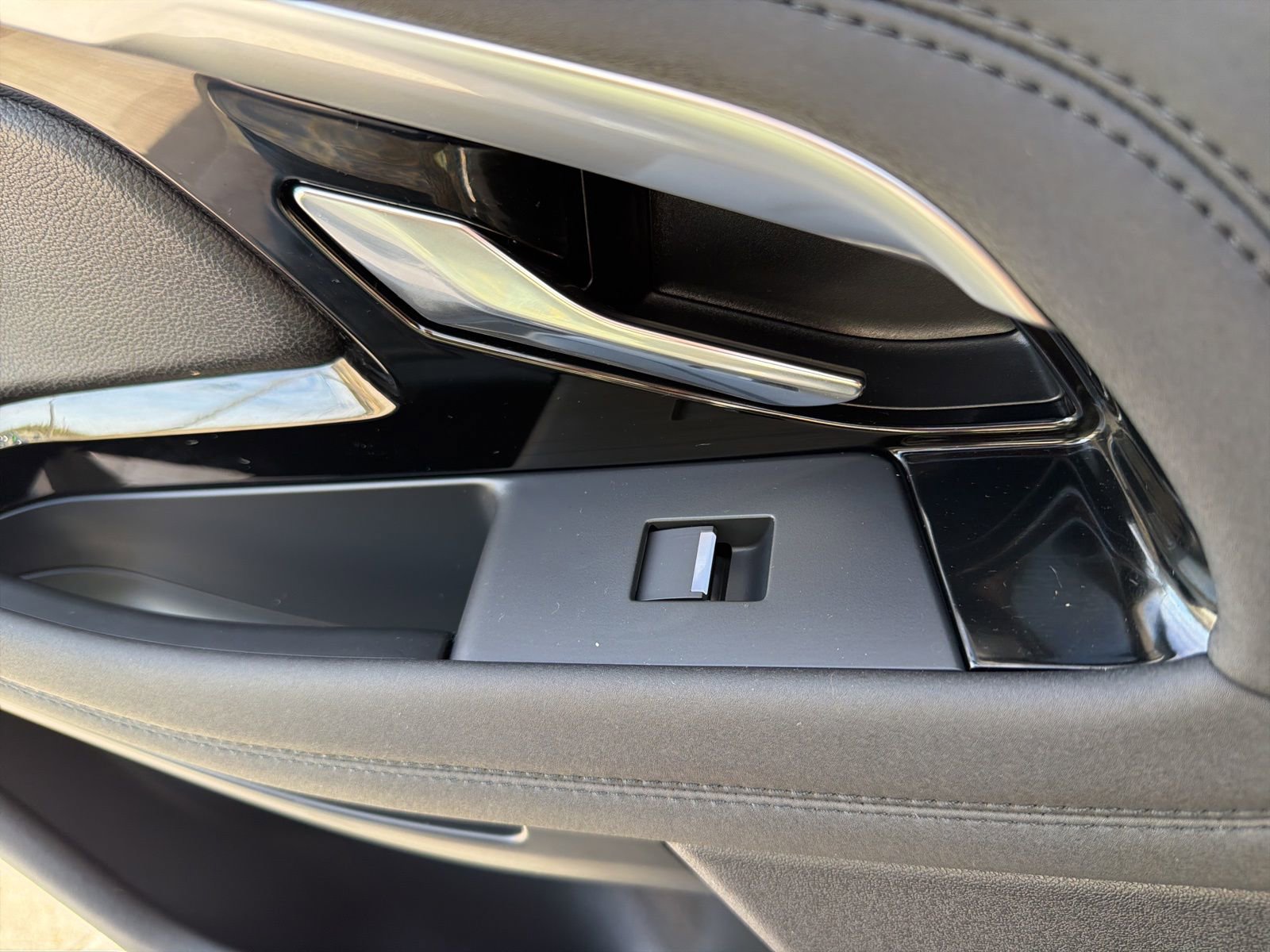 Used 2023 Land Rover Range Rover Evoque R-Dynamic SE image 90