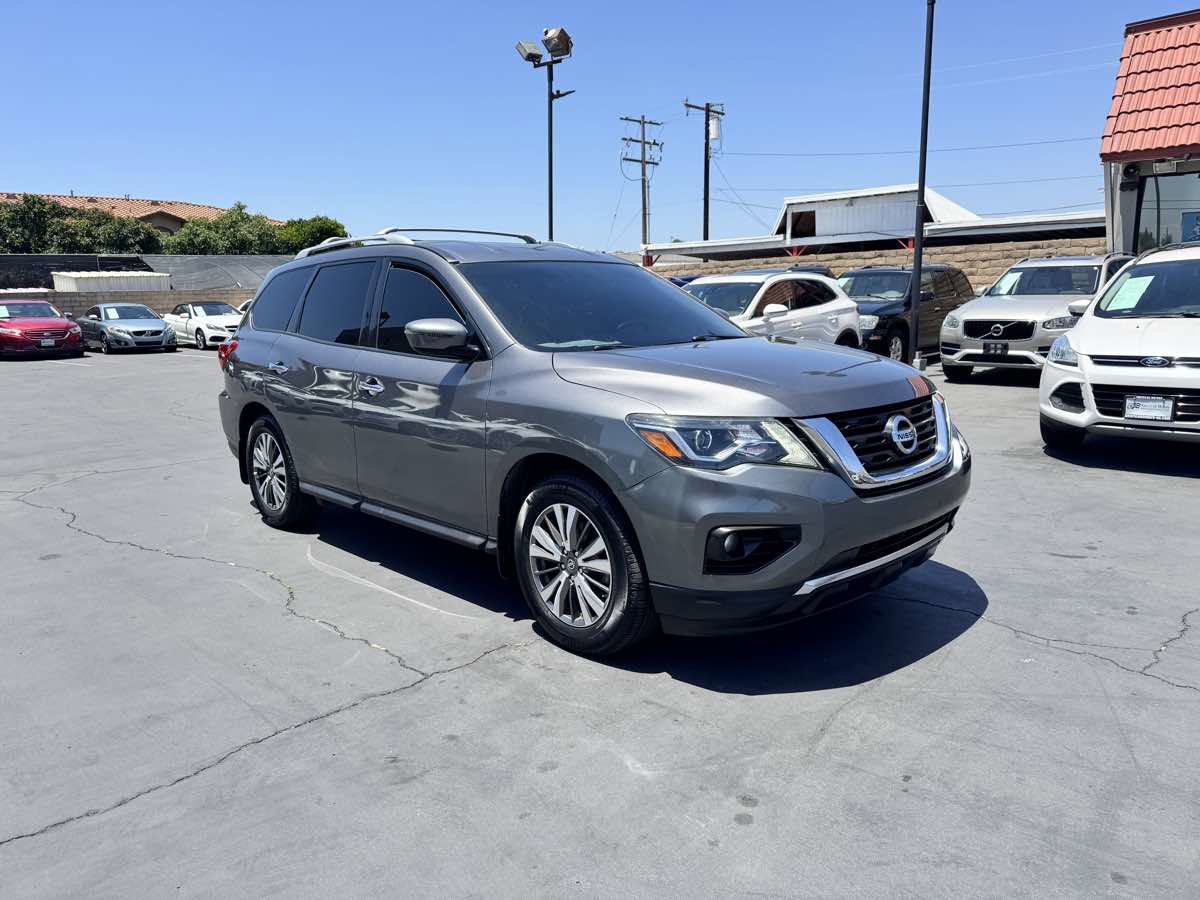 Used 2017 Nissan Pathfinder SV w/ Cargo Package FWD image 8