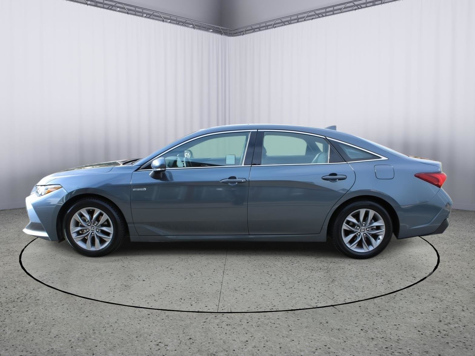 Used 2019 Toyota Avalon XLE FWD image 5