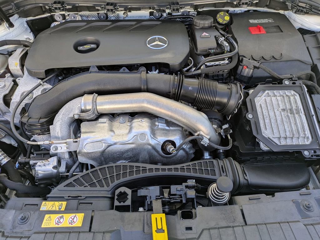Used 2025 Mercedes-Benz GLA 250 4MATIC image 36