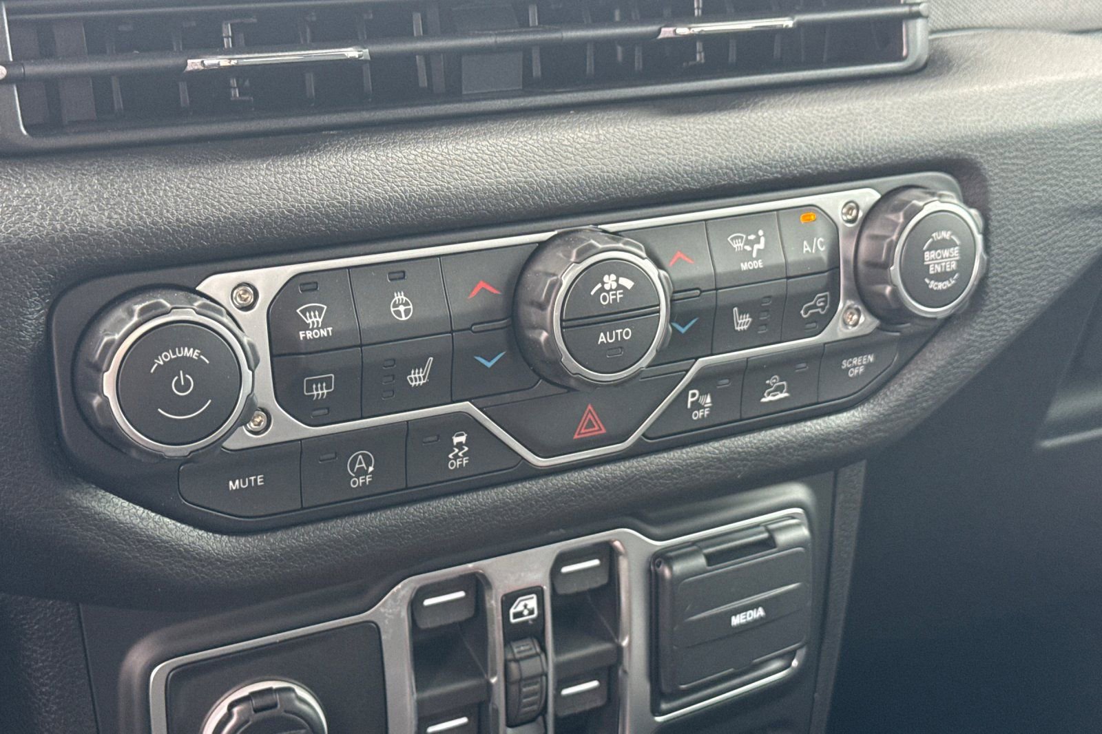 New 2026 Jeep Gladiator Sport AWD/4WD image 16