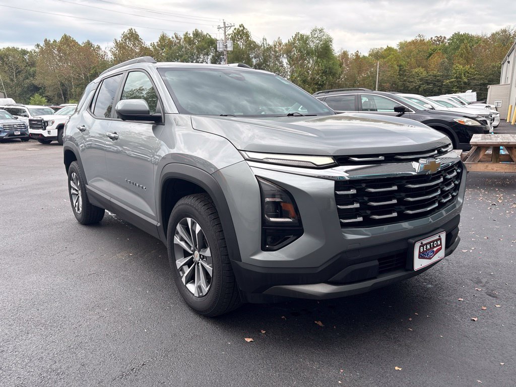 Used 2025 Chevrolet Equinox LT w/ Convenience Package II FWD image 2