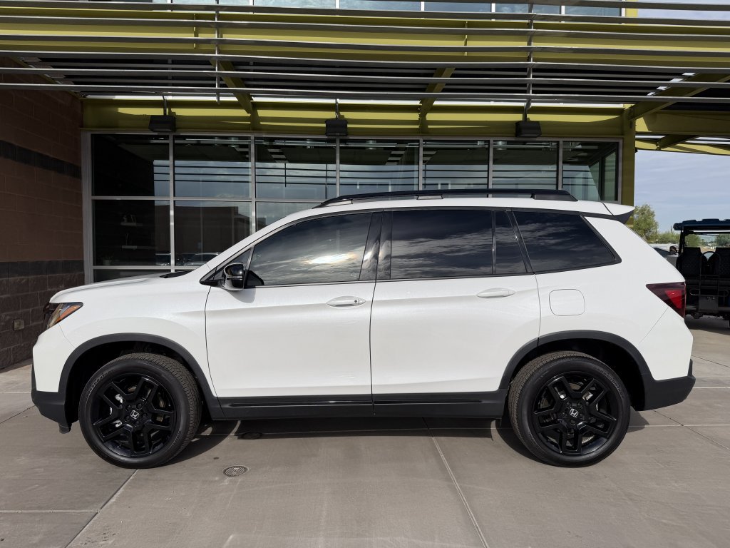 Used 2025 Honda Passport Black Edition image 7