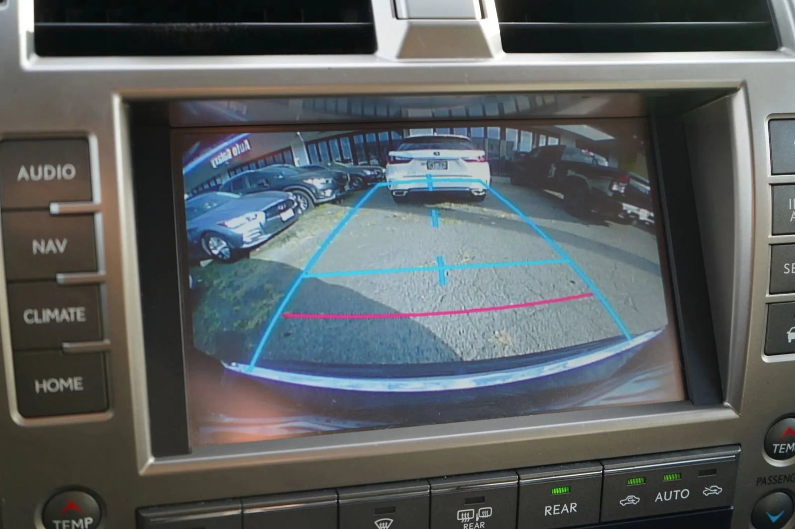 Used 2014 Lexus GX 460 AWD/4WD image 28