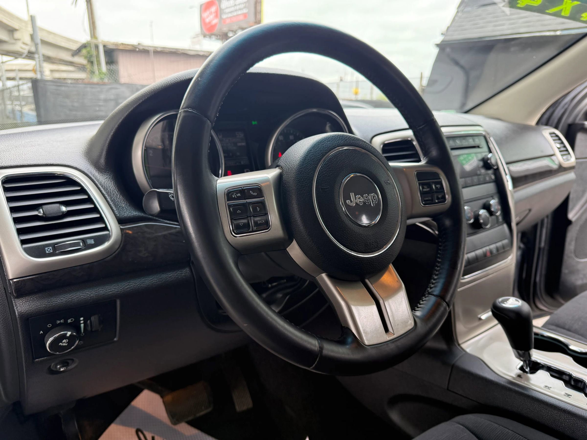 Used 2013 Jeep Grand Cherokee Laredo w/ Laredo E Group image 11