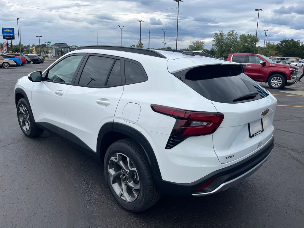 New 2025 Chevrolet Trax LT image 3