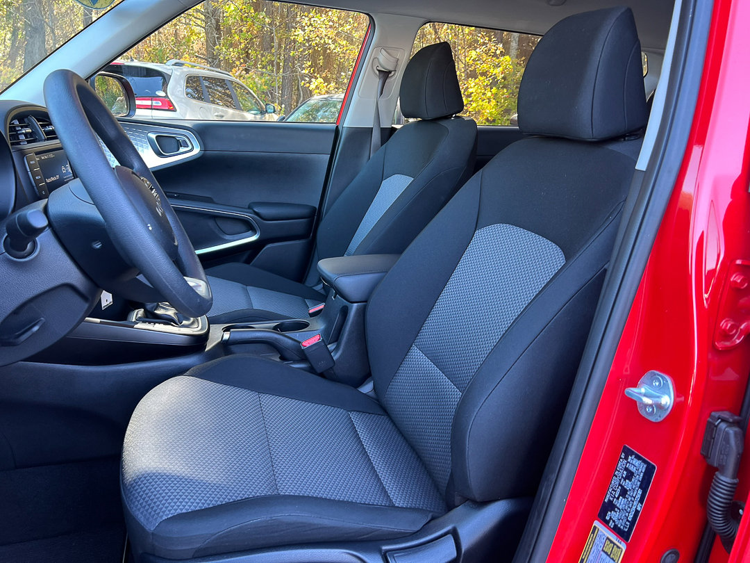 Used 2025 Kia Soul LX w/ LX Technology Package image 12