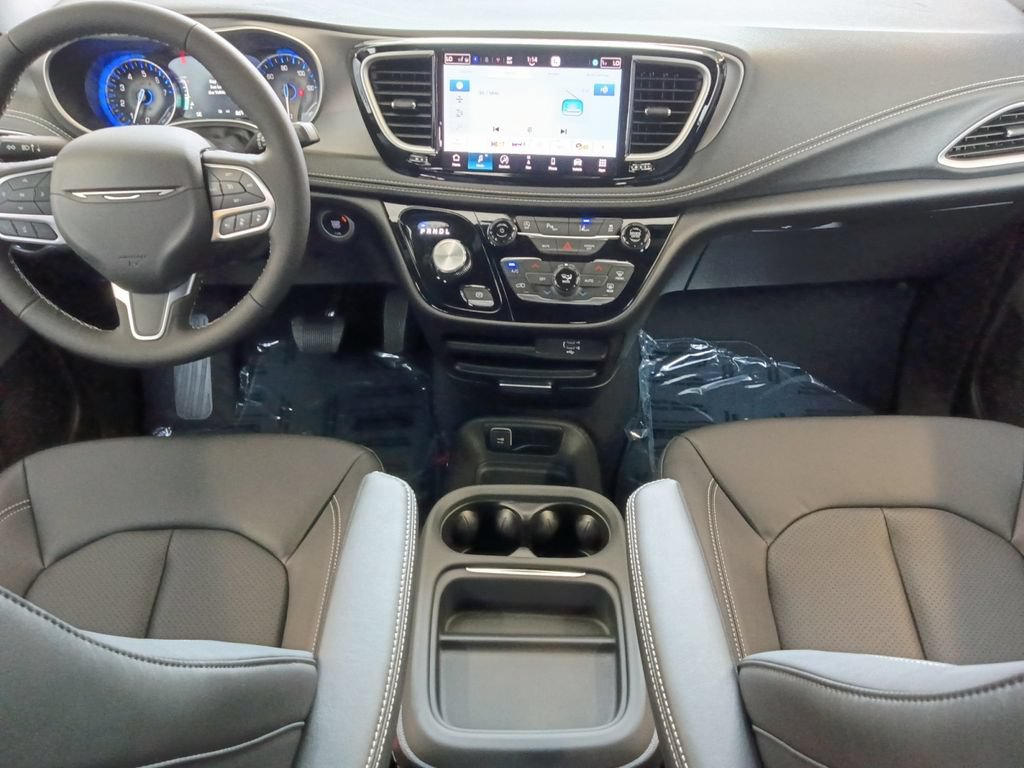 New 2027 Chrysler Pacifica Select FWD image 3