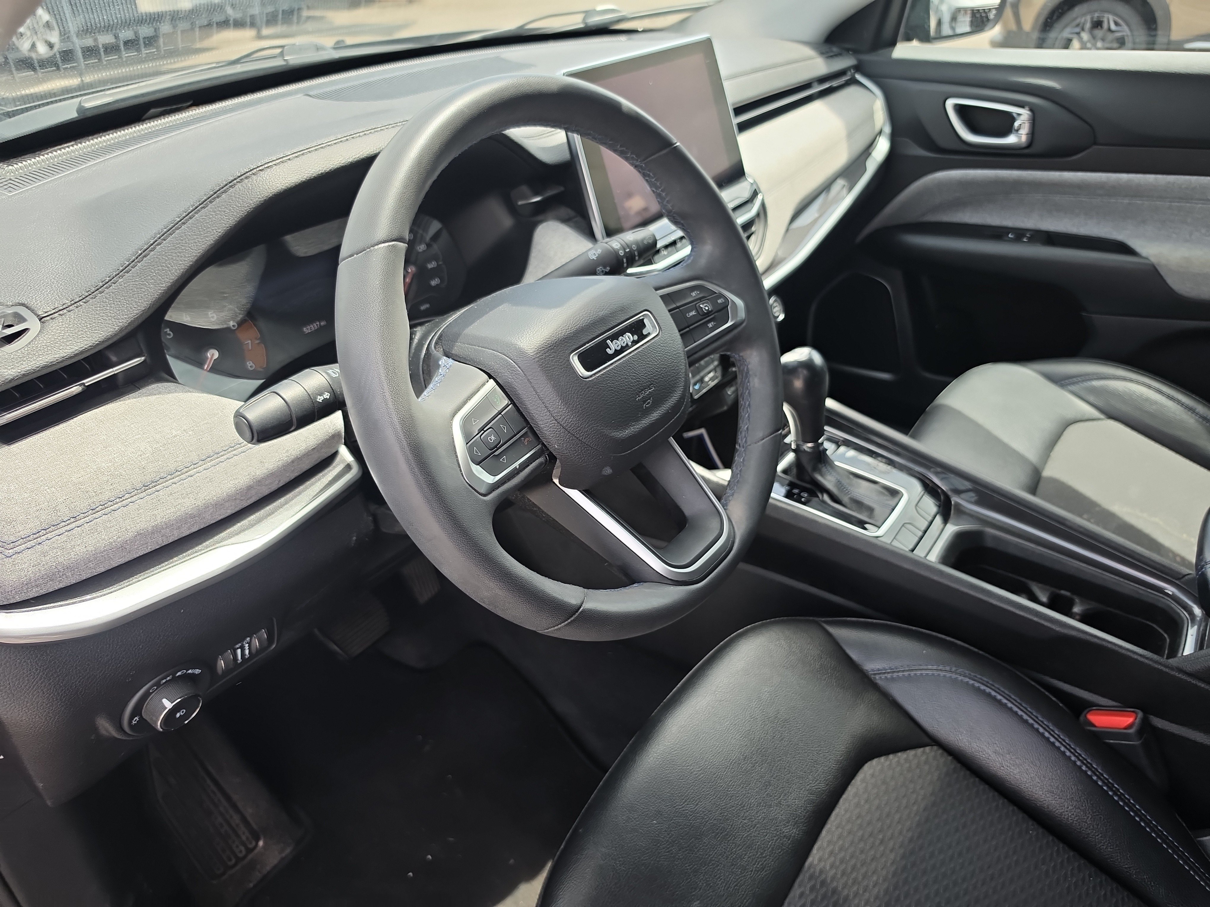 Used 2022 Jeep Compass Latitude FWD image 6