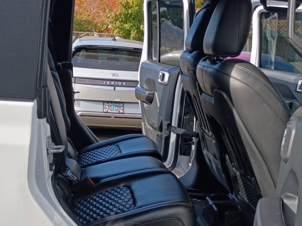 Used 2021 Jeep Gladiator Rubicon AWD/4WD image 18