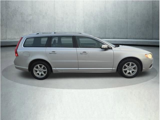 Used 2010 Volvo V70 image 6