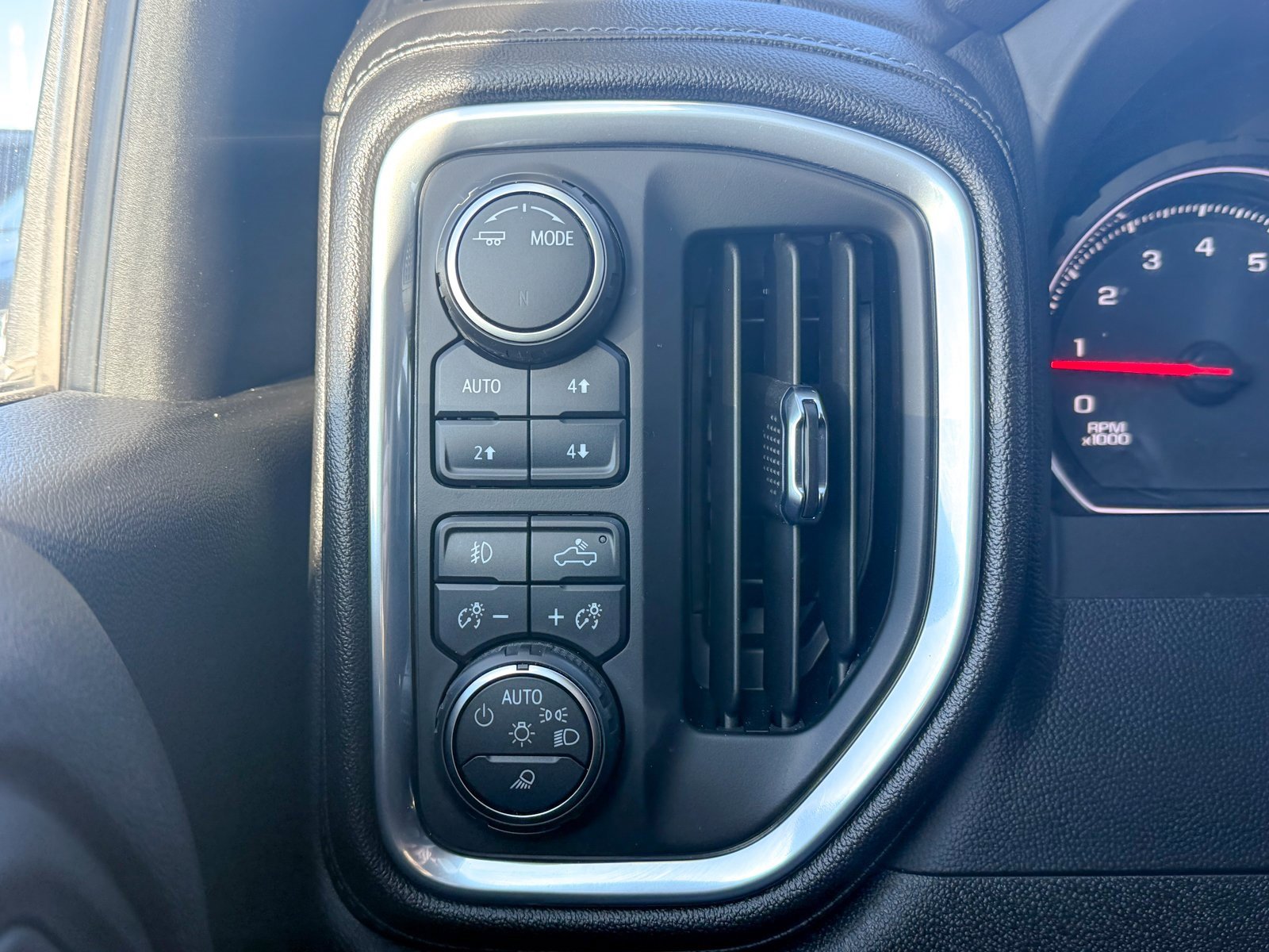 Certified 2022 Chevrolet Silverado 2500 LTZ image 35