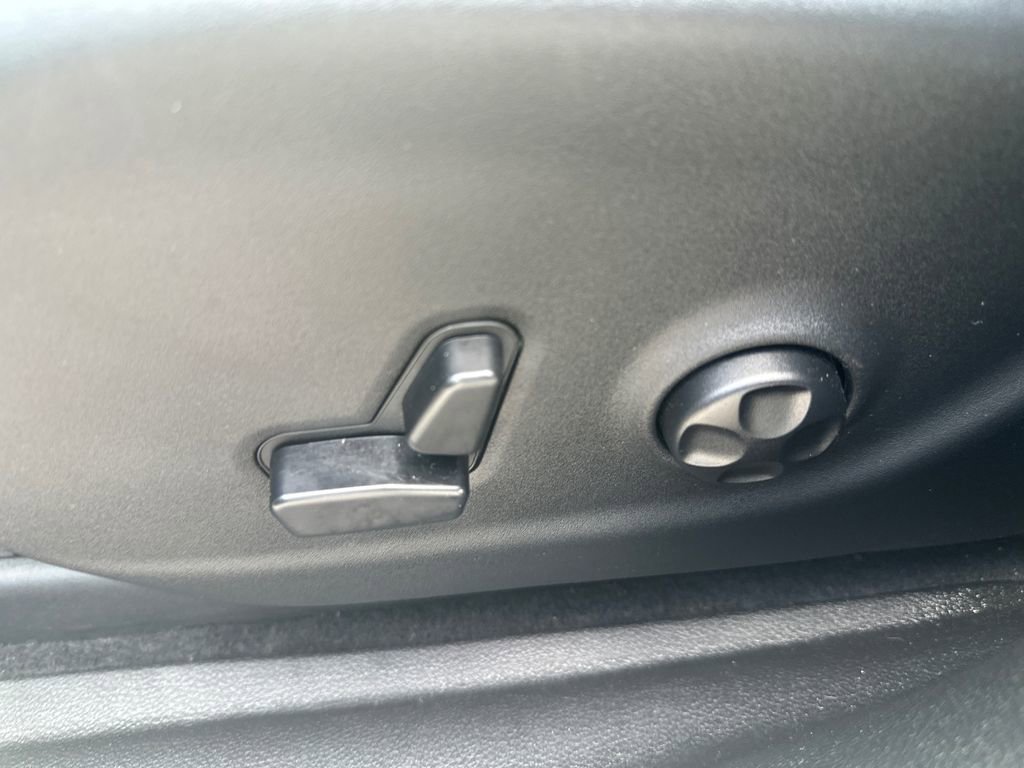 Used 2019 Jeep Cherokee Latitude Plus w/ Cold Weather Group image 14