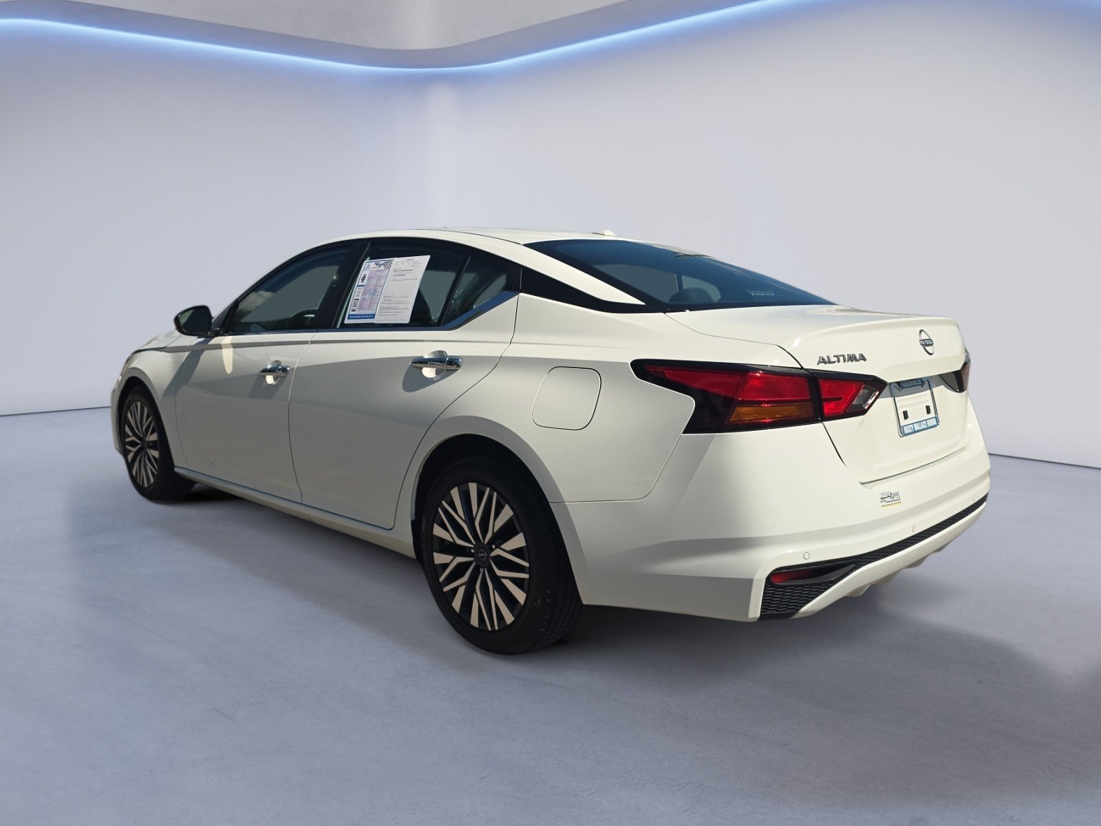 Used 2025 Nissan Altima 2.5 SV FWD image 3