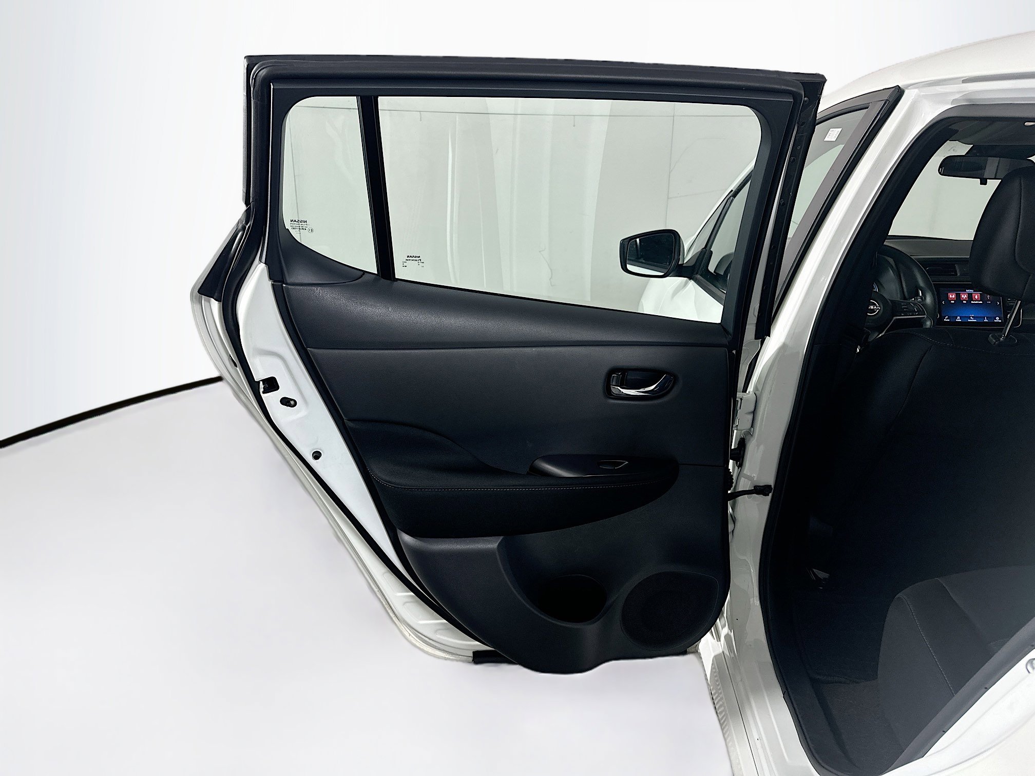 Used 2025 Nissan Leaf S image 26