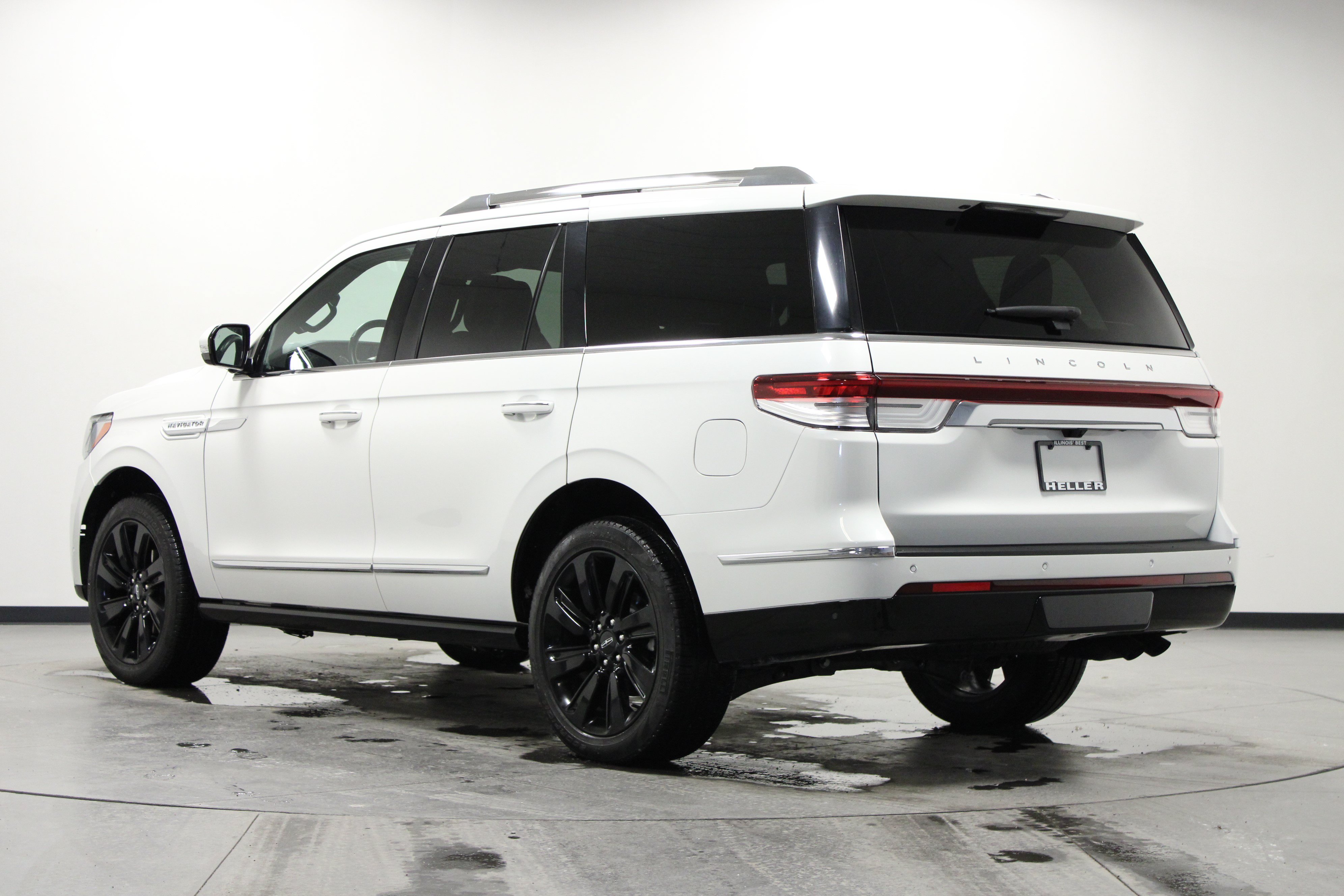 Used 2023 Lincoln Navigator Reserve AWD/4WD image 6